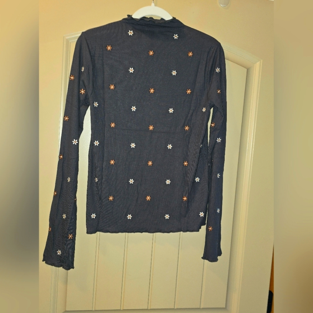 Hem & Thread womens top